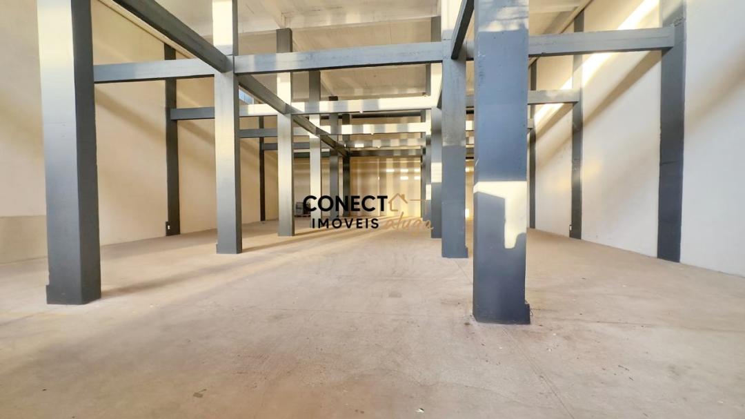 Galpão com Pé direito de 8m de altura e com 330m² total em Viçosa/MG