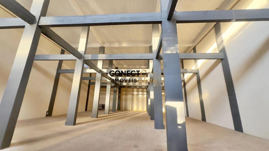 Galpão com Pé direito de 8m de altura e com 330m² total em Viçosa/MG