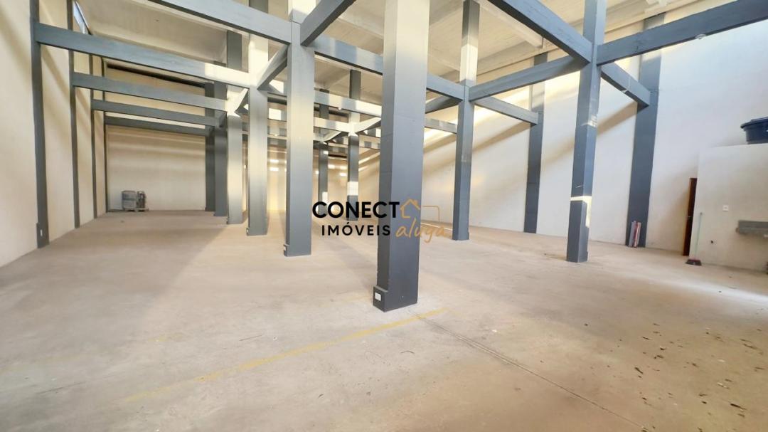 Galpão com Pé direito de 8m de altura e com 330m² total em Viçosa/MG