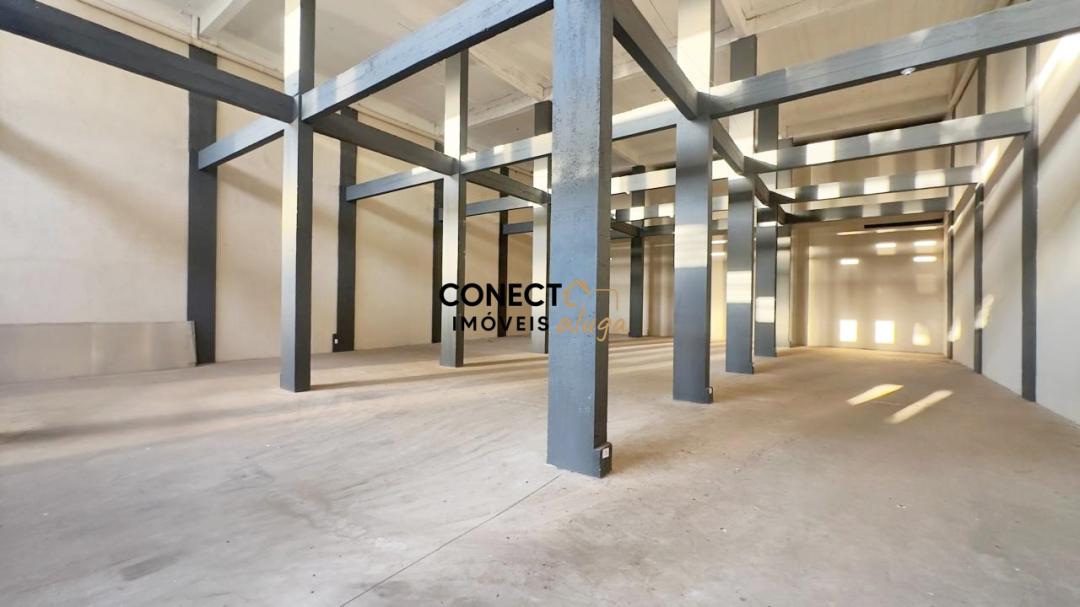 Galpão com Pé direito de 8m de altura e com 330m² total em Viçosa/MG