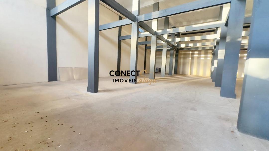 Galpão com Pé direito de 8m de altura e com 330m² total em Viçosa/MG