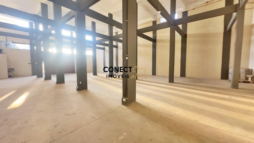 Galpão com Pé direito de 8m de altura e com 330m² total em Viçosa/MG